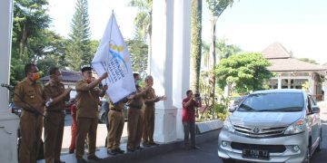 Acep Lepas Penyaluran Bantuan PKH Kuningan Peduli Ummat
