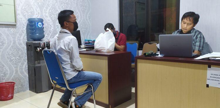 Dituding Kurangi Sembako, Atang Dilaporkan