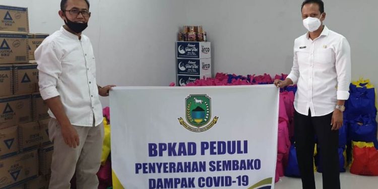 BPKAD Kuningan Tebar Ratusan Paket Sembako