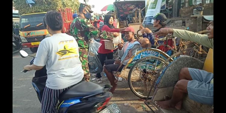 FWGR Berbagi Seribu Takjil dan Masker