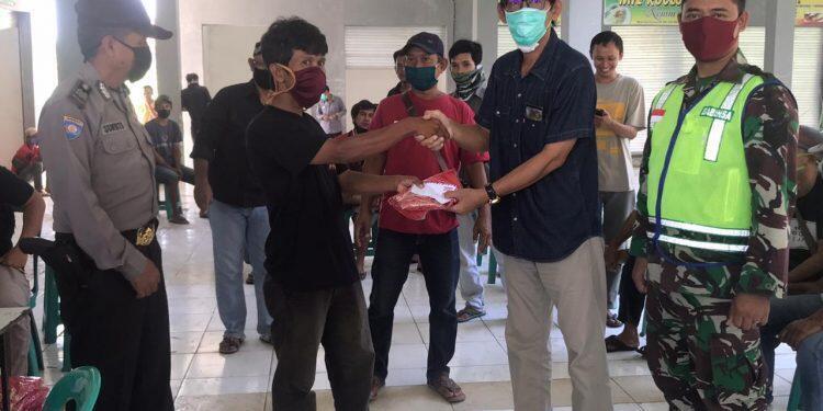 Pandemi Corona, Pengusaha Empal Gentong H. Apud Bantu 500 Supir Angkot