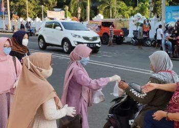 IKIAD Gelar Aksi Bagikan Ratusan Nasi Kotak