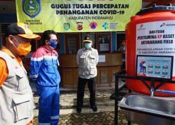 Peduli Covid-19, Pertamina EP Jatibarang Field Salurkan Bantuan Wastafel dan APD