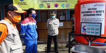 Peduli Covid-19, Pertamina EP Jatibarang Field Salurkan Bantuan Wastafel dan APD