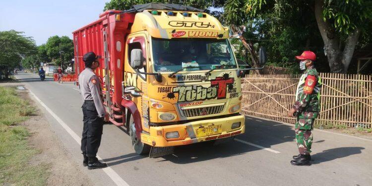 Antisipasi Covid-19, Aparat Gabungan Lakukan Penyekatan di Perbatasan