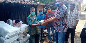 Ringankan Beban Masyarakat di Masa Pandemi Covid 19, Pemdes Lojikobong Tebar Puluhan Ribu Mie Instan