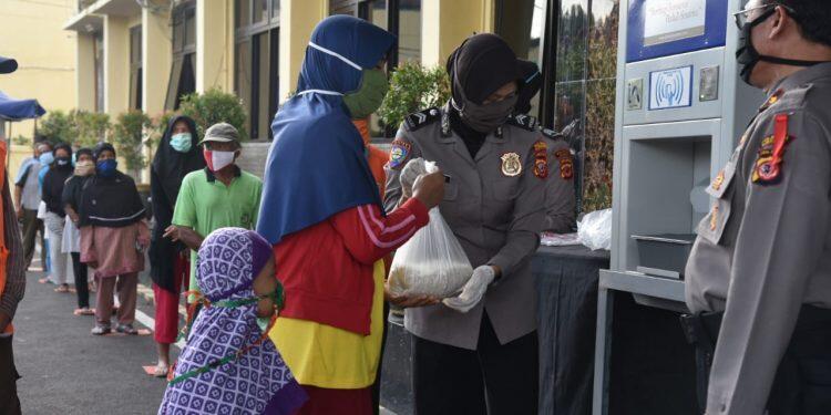 Di Bulan Suci Ramadhan, Polresta Cirebon Kembali Bantu Warga Melalui ATM Beras