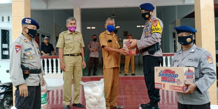 Brimob Batalyon C Pelopor Gandeng Pengusaha Cirebon Salurkan Ratusan Paket Sembako