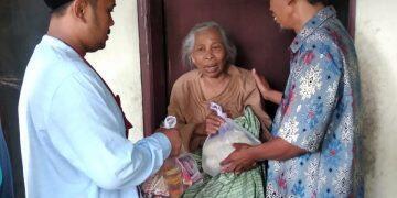 RBD Gumulung Lebak Bagi-bagi Sembako untuk Warga Kurang Mampu