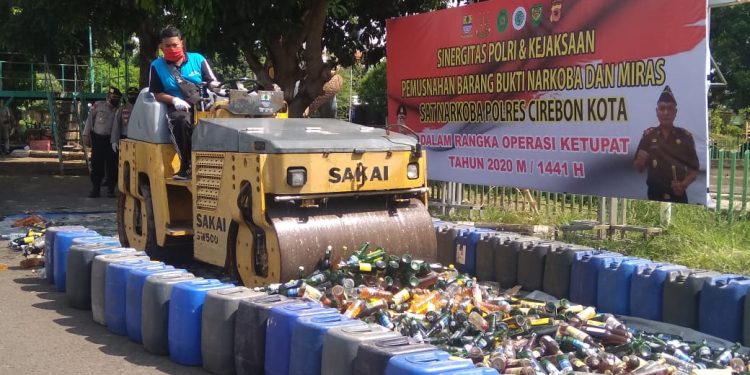 Polres Ciko Musnahkan Ribuan Miras dan Narkotika