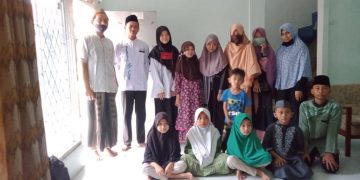 Remaja Masjid Fajar Al-Fikri SMKN 1 Lemahabang Adakan Santunan Anak Yatim