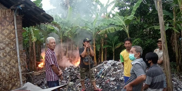 Karang Taruna Desa Gombang Ganangkan Gerakan Sadar Kebersihan Lingkungan