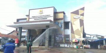 Pasar Sumber Disemprot Desinfektan