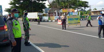 Tujuh Kendaraan Luar Kota  Diputar Balik Satlantas Polresta Cirebon di Dua Pos Cek Point Covid-19