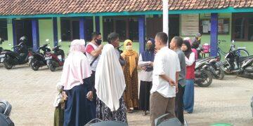 Wali Murid Ontrog SDN 01 Jatiseeng, Uang Tabungan Siswa Rp800 Juta Belum Dibagikan