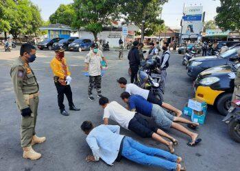 Pelanggar PSBB Diganjar Bersihkan Terminal