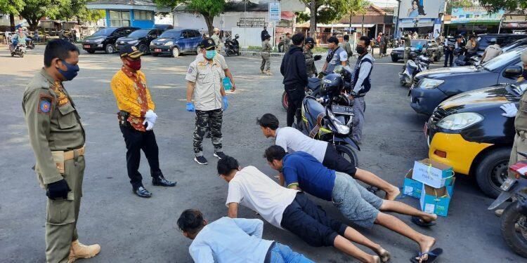 Pelanggar PSBB Diganjar Bersihkan Terminal
