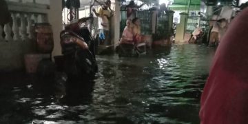 Pesisir Pantai Cirebon Diterjang Banjir Rob