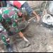 TNI Bersama FWGR dan Warga Perbaiki Rumah Nenek Tamiah