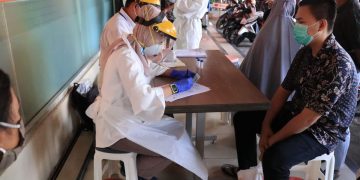 Pengunjung Toserba di Swab Mendadak