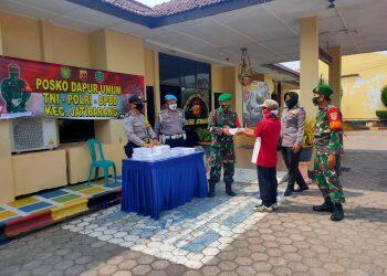 Polres Indramayu Dirikan Dapur Umum Bagi Warga Terdampak Covid-19