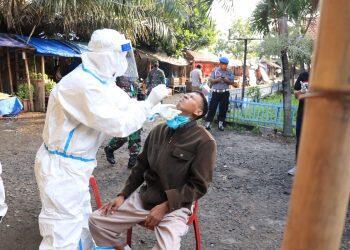 Ratusan Pengunjung Pasar Baru Indramayu di Swab