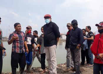 Tinjau Lokasi Banjir Rob, Ono Surono Ajak Warga Gotong Royong