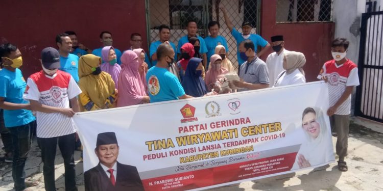 Peringati Halun, Anggota DPRD Provinsi Jabar Bantu Para Lansia