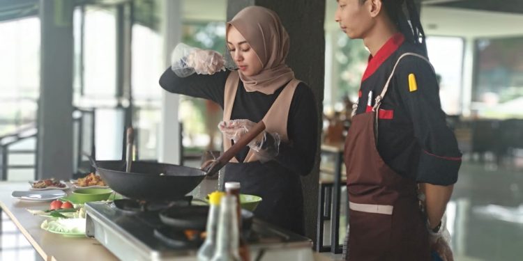 Selebgram Yanisa Kolaborasi Memasak di Agra Food Station