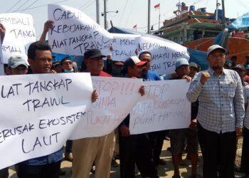 Nelayan Indramayu Desak Menteri KKP Edhy Prabowo Mundur
