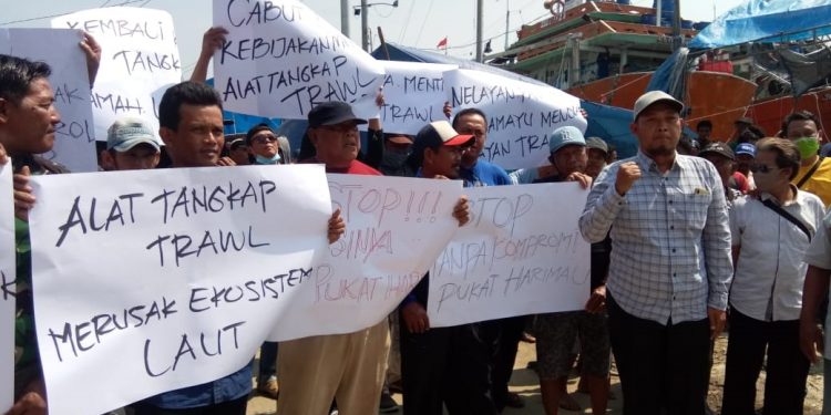 Nelayan Indramayu Desak Menteri KKP Edhy Prabowo Mundur