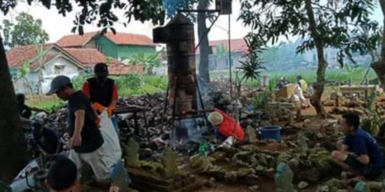 Pemuda Cikijing Olah Limbah Sampah Jadi Pupuk Pestisida