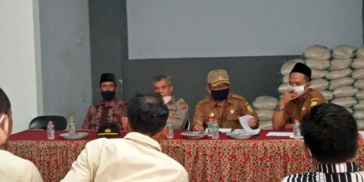 Warga Cigobangwangi Desak Pemilik Peternakan Ayam Hentikan Kegiatan