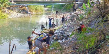 Sempat Dibersihkan, Sungai Ciberes Kembali Dipenuhi Sampah