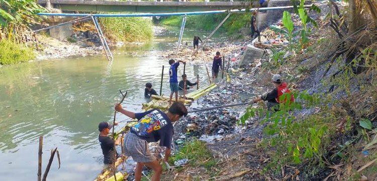 Sempat Dibersihkan, Sungai Ciberes Kembali Dipenuhi Sampah