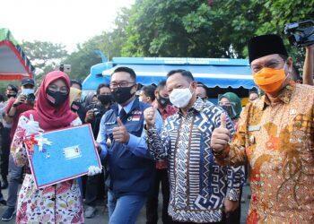 Percepat Pembuatan KTP, Mendagri Beri 1 Mesin ADM