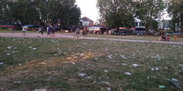 Sampah Berserakan di Alun-alun Kasepuhan