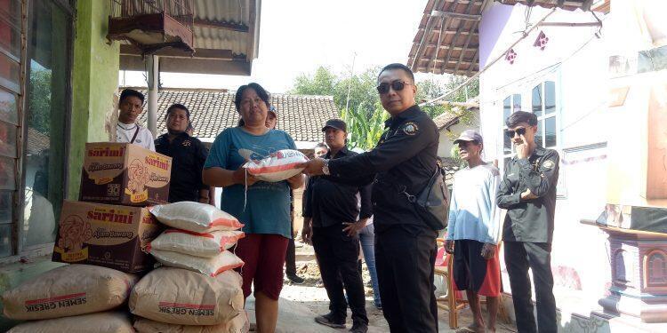 LSM Penjara Indonesia Kabupaten Cirebon Bantu Korban Rumah Ambruk
