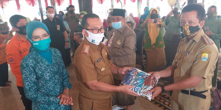 Pemkab Cirebon Sebar 48 Ribu Masker untuk Masyarakat