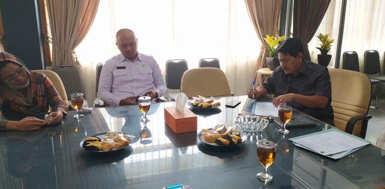 Dimediasi Ketua DPRD, Beasiswa Sella Tak Jadi Tahun Depan