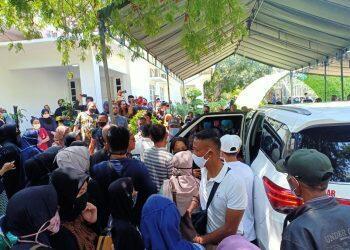 Yance, Mantan Bupati Indramayu Akan Dimakamkan di Belakang Rumahnya