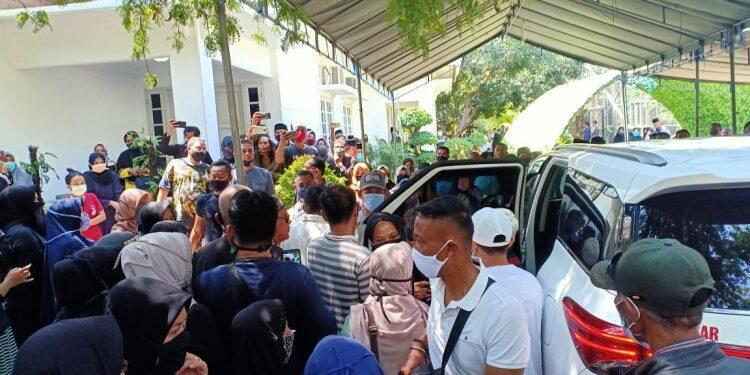 Yance, Mantan Bupati Indramayu Akan Dimakamkan di Belakang Rumahnya