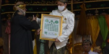 Resmi, PRA Luqman Zulqaedin Dinobatkan Menjadi Sultan Sepuh XV