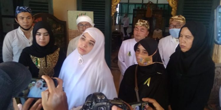 PRA Luqman Resmi jadi Sultan, Keluarga Kesultanan Cirebon: Penobatan itu Tidak Sah