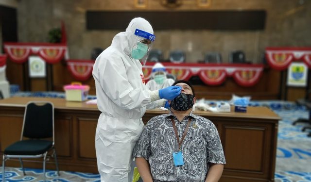 Puluhan Anggota DPRD Kota Cirebon di Swab