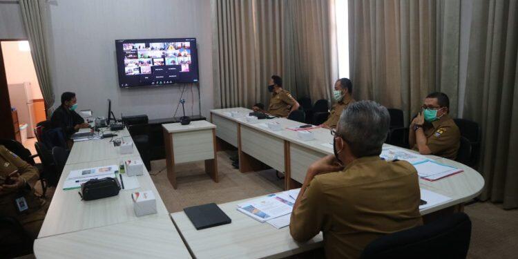 Pasca Sembuh dari Covid-19, Sekda Gusmul Pimpin Virtual Meeting