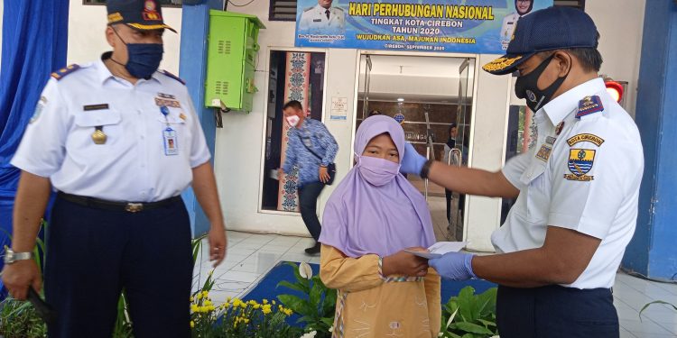 Jelang HARHUBNAS Dishub adakan Sosialisasi Edukasi Masker dan Bersih-bersih Rambu