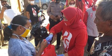 Ulang Tahun ke-75, PMI Kab. Cirebon Tebar Masker dan Sembako