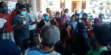Penyaluran BLT Dianggap Tak Tepat Sasaran, Kantor Desa Pakubeureum Digeruduk Warga
