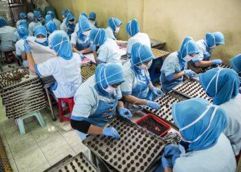 Ratusan Pekerja Dirumahkan